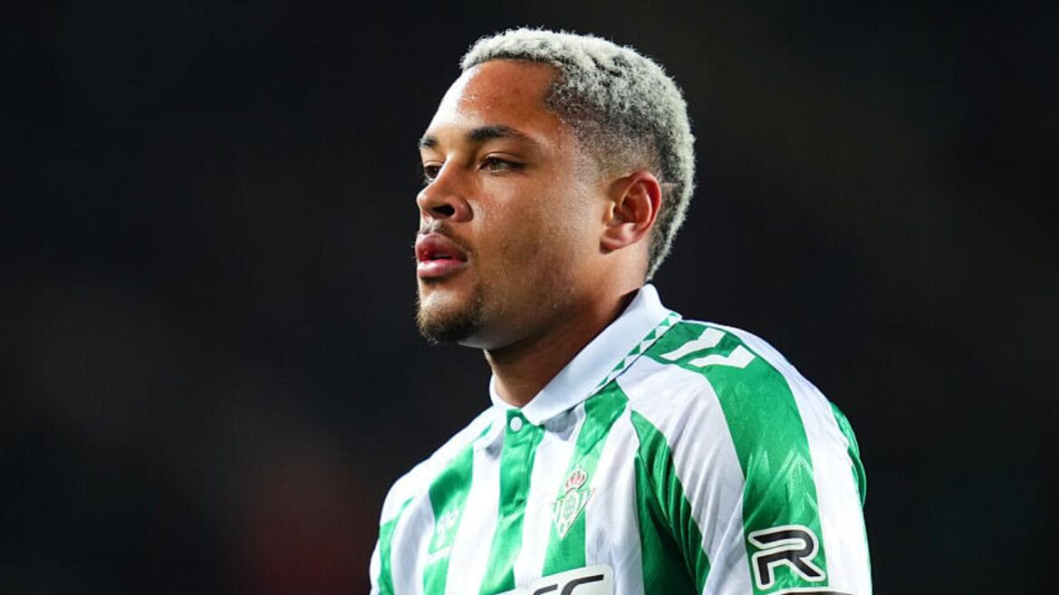 ex-coritiba-que-superou-messi-interessa-ao-betis-para-desbancar-vitor-roque