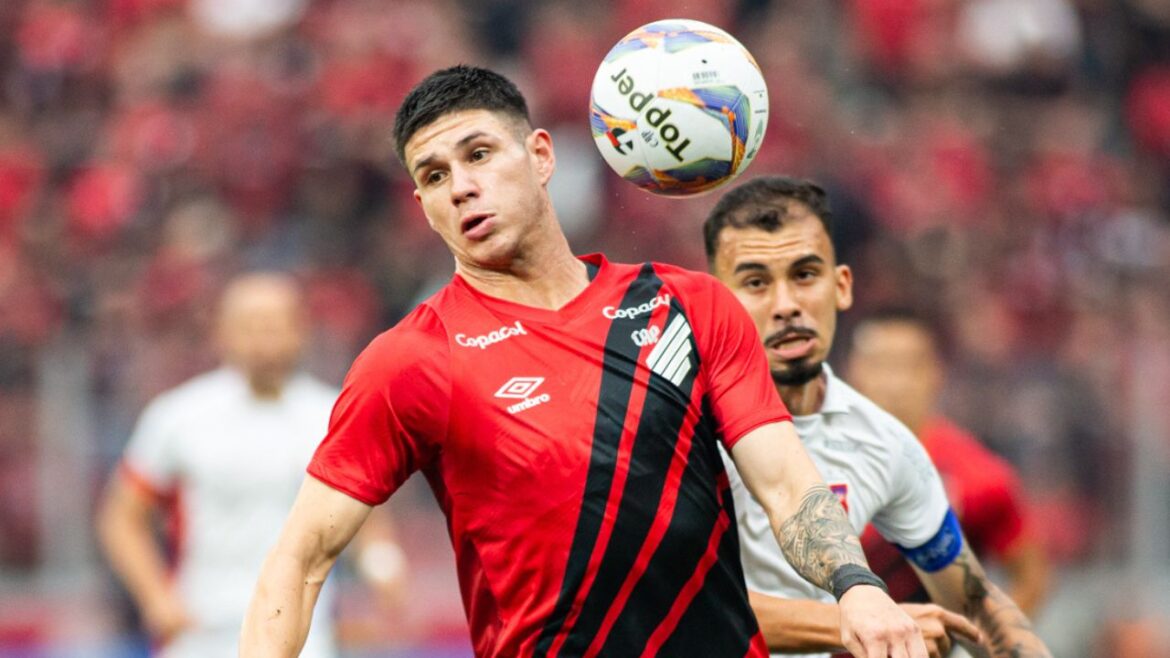 com-novidades,-athletico-tenta-manter-invencibilidade-contra-o-azuriz;-veja-as-escalacoes