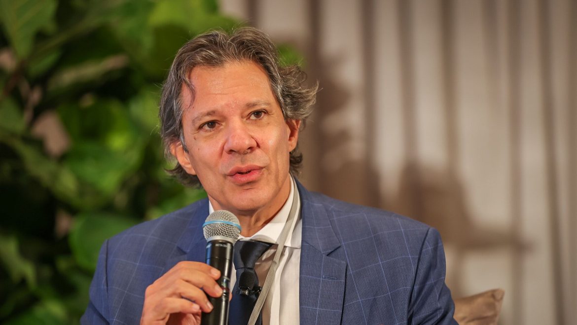 haddad-diz-que-“todo-mundo-esta-apreensivo”-a-espera-de-tarifas-de-trump