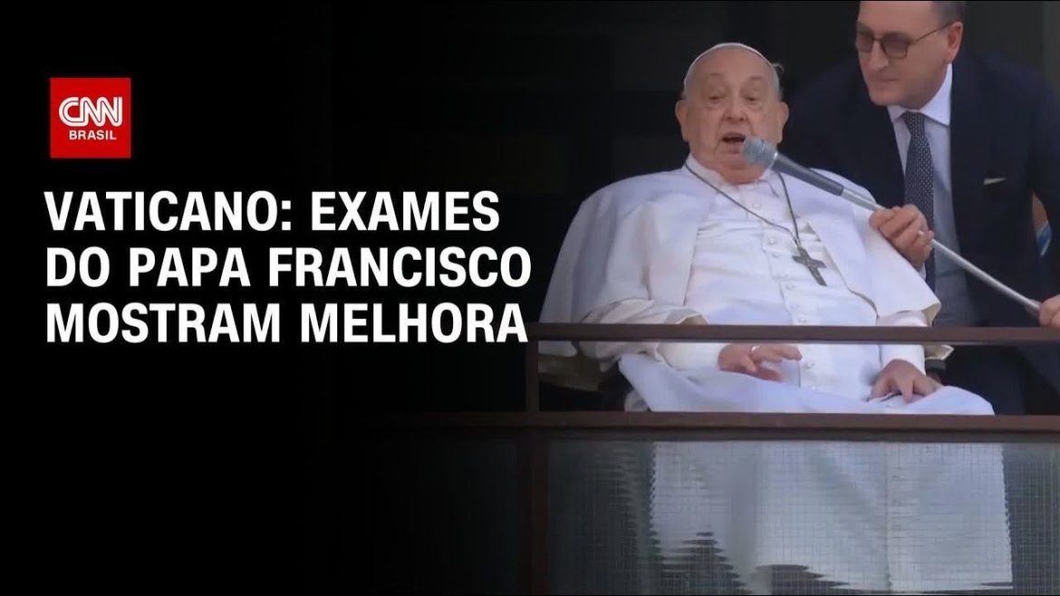 papa-francisco-faz-primeira-aparicao-publica-apos-deixar-hospital