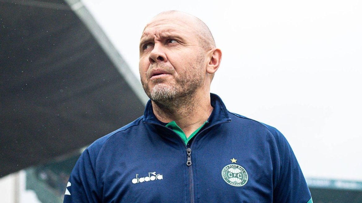 coritiba-tem-desfalque-de-peso-contra-a-chapecoense;-veja-as-escalacoes