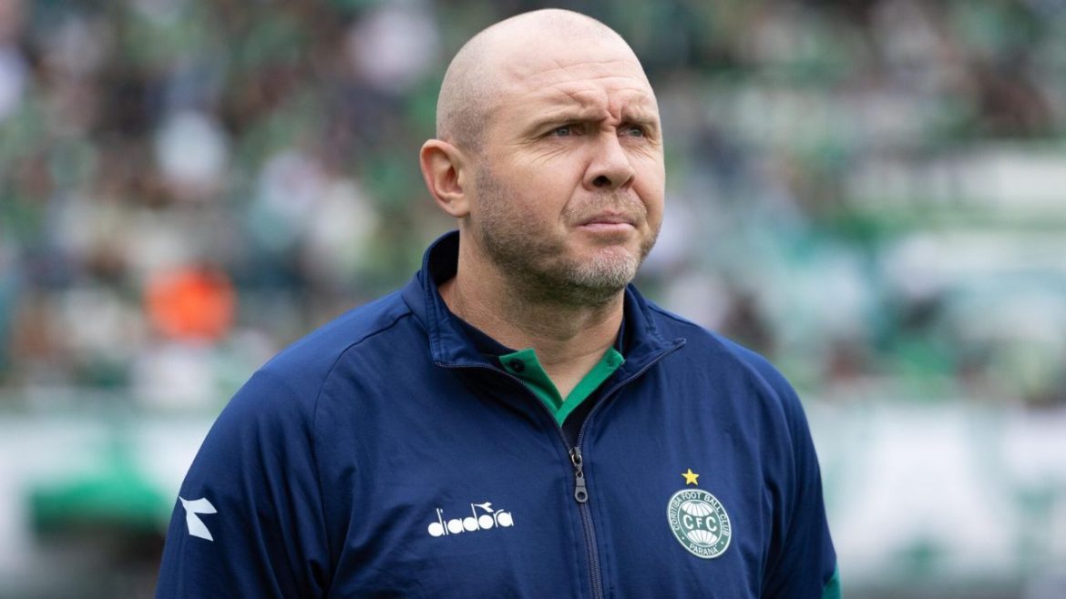 mozart-aprova-gramado-sintetico-da-chapecoense-em-dia-de-fim-de-tabu-do-coritiba