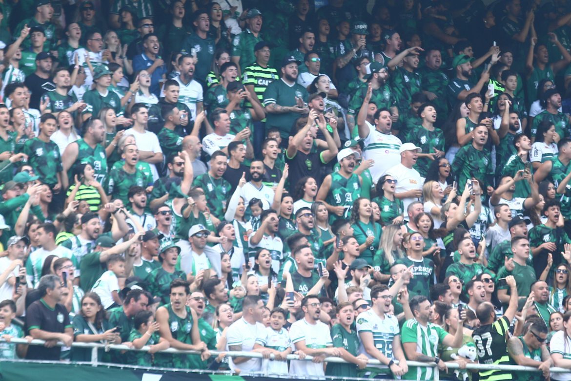 coritiba-tem-os-melhores-publicos-da-serie-b-e-tecnico-exalta-torcida