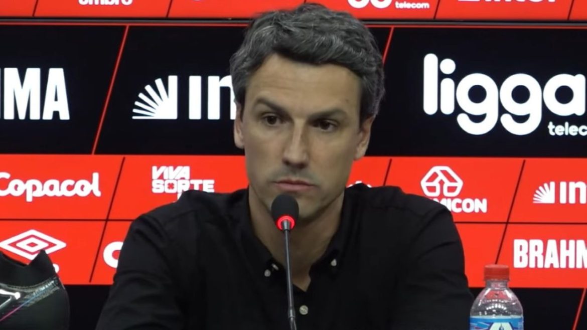 com-carencia-no-elenco,-athletico-renova-contrato-de-jogador-que-nao-atua-ha-sete-meses