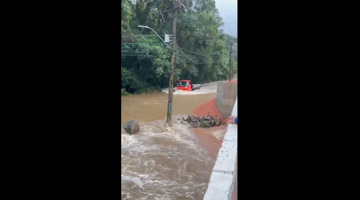 litoral-norte-de-sp-recebe-mais-de-200-mm-de-chuva-em-24-horas