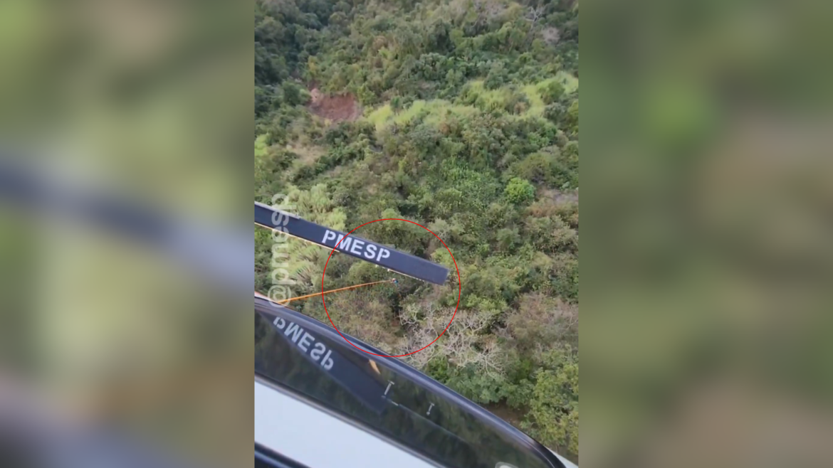video:-instrutor-e-aluna-sao-resgatados-apos-queda-de-parapente