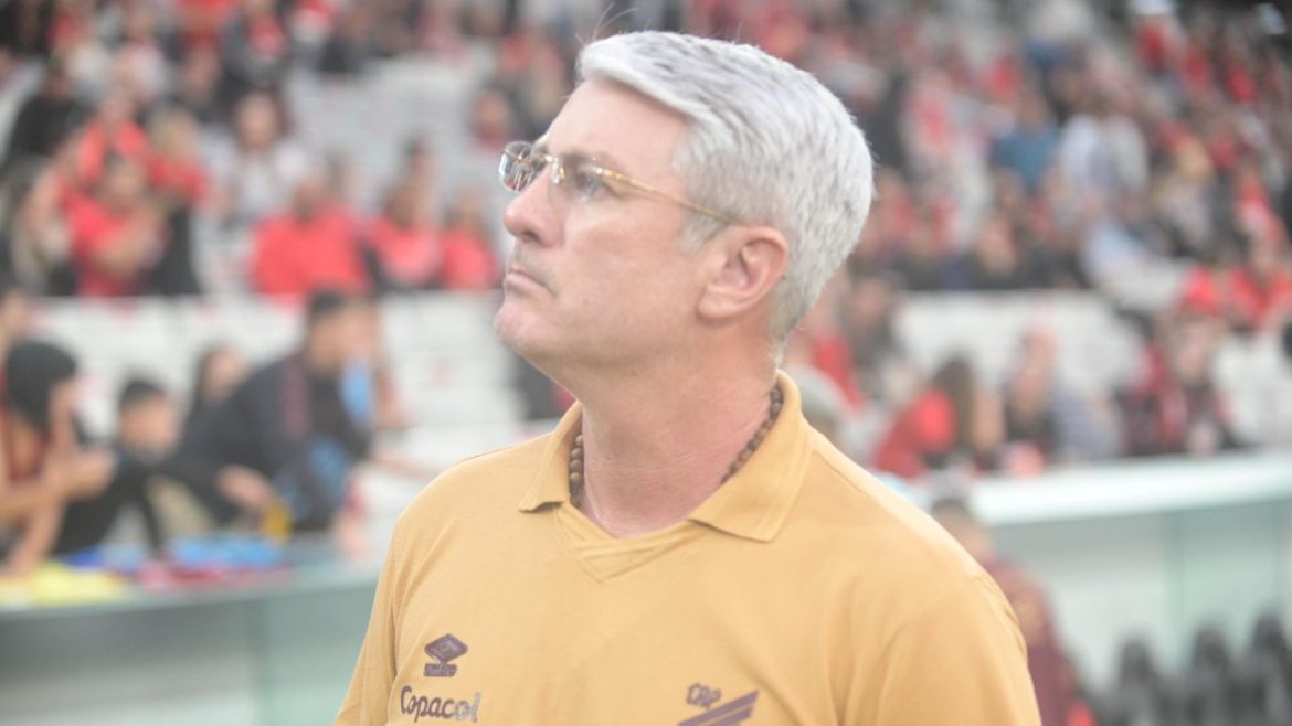 o-primeiro-ato-notavel-de-odair-hellmann-no-athletico:-demonstrar-o-rancho-neverland