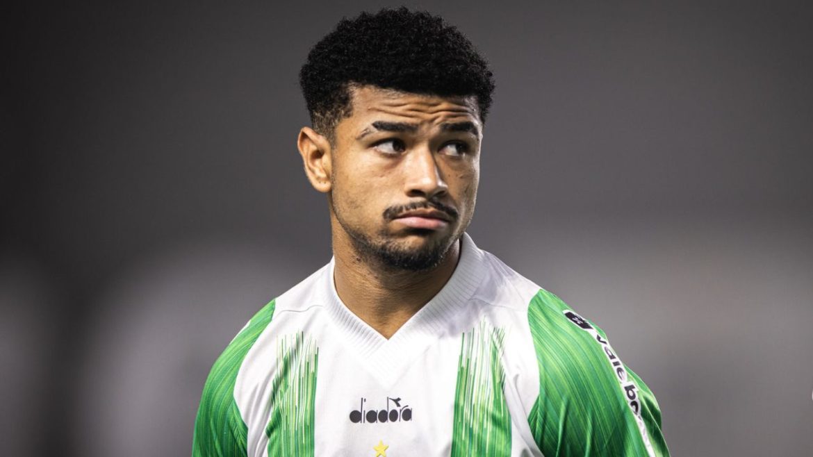 coritiba:-mozart-explica-ausencia-de-lucas-ronier-em-vitoria-contra-o-criciuma