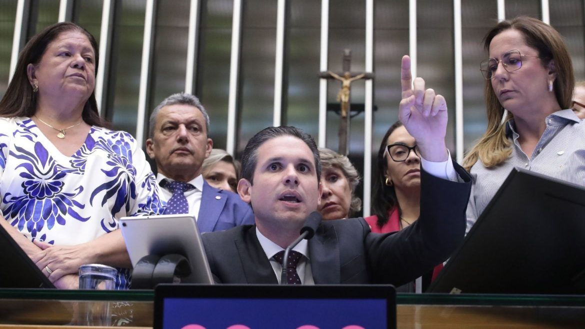 hugo-motta-cobra-suspensao-imediata-do-decreto-do-iof-sobre-“risco-sacado”