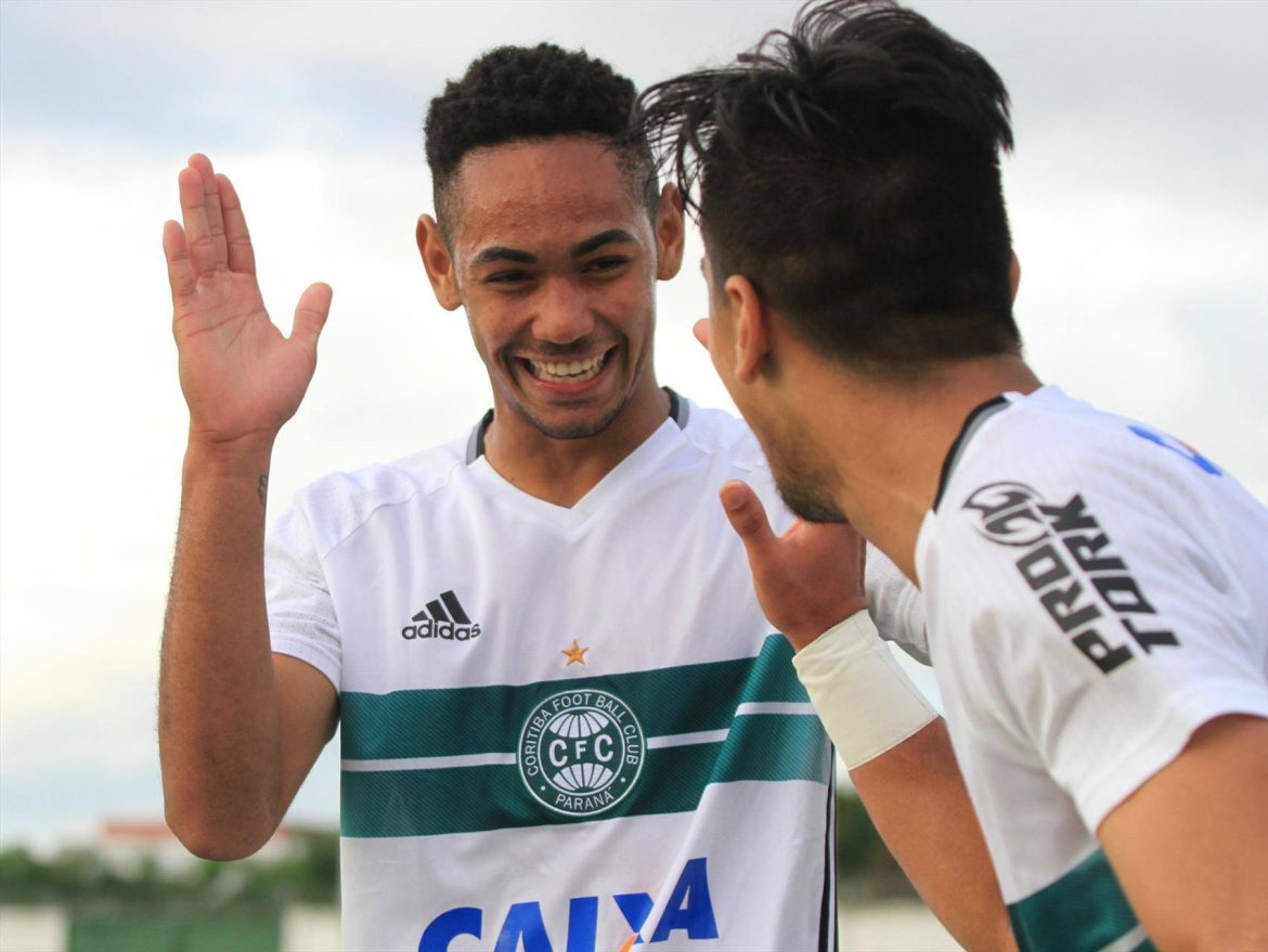 matheus-cunha-no-manchester-united-relembra-erro-grosseiro-do-coritiba