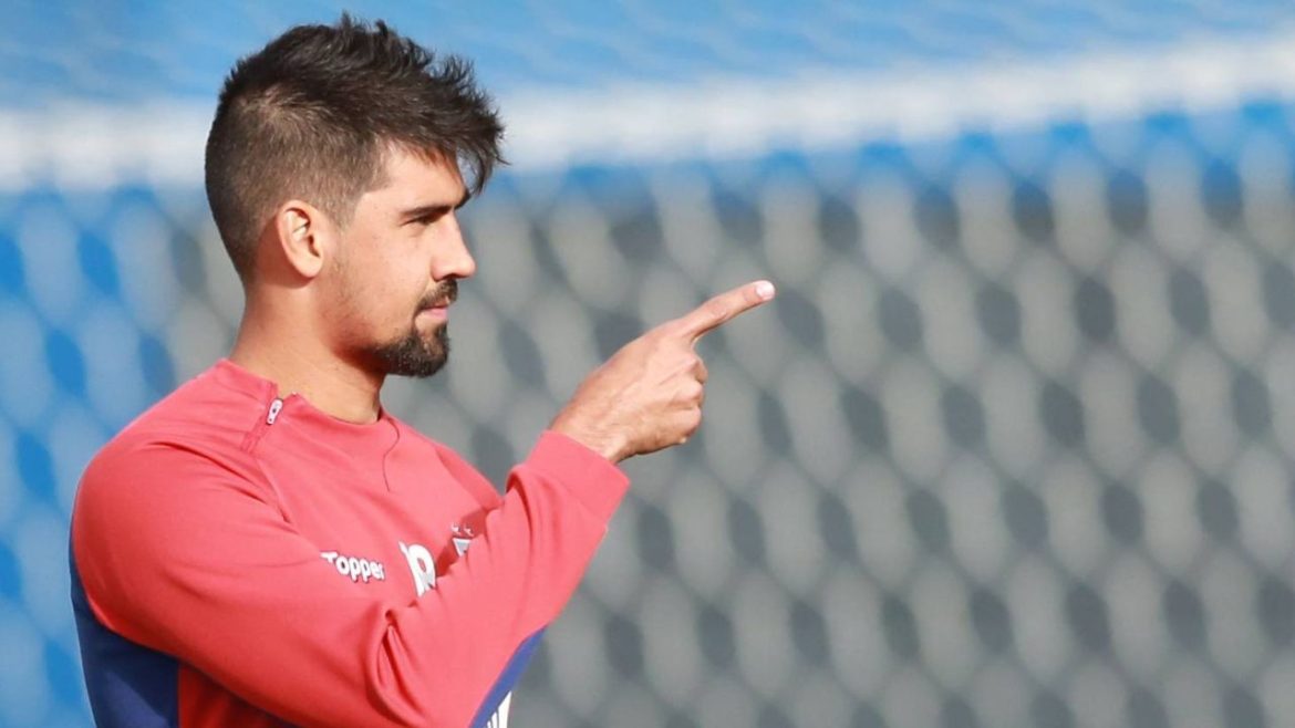 ex-coritiba-e-parana-clube,-leandro-almeida-e-acusado-de-calote