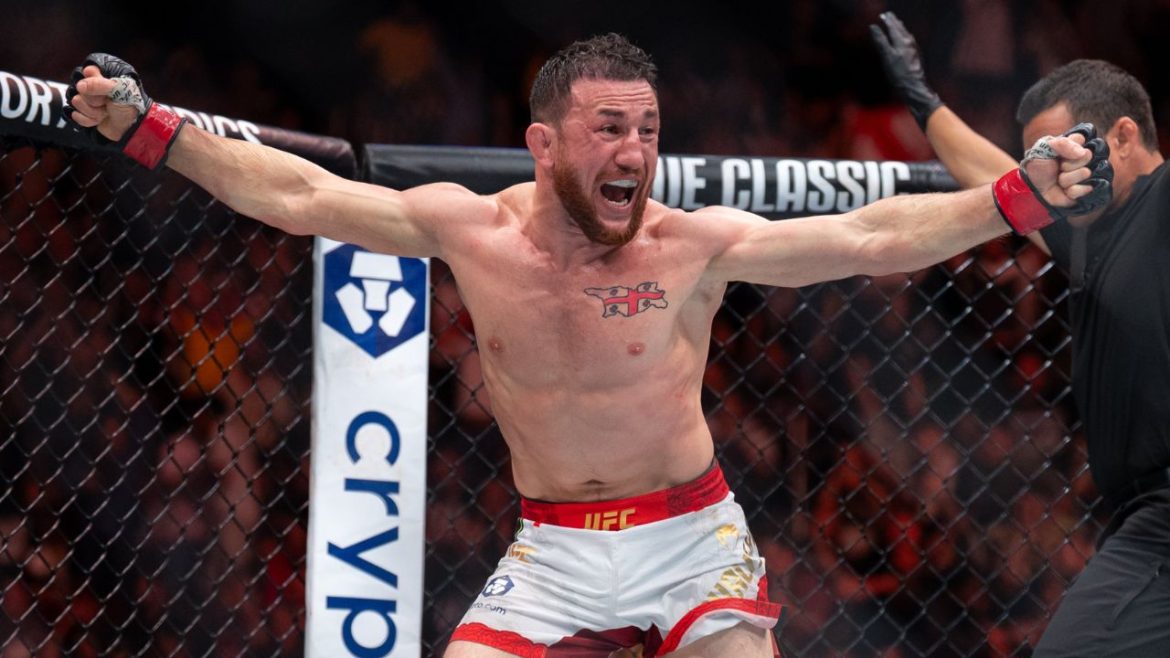 ufc-316:-dvalishvili-vence-revanche-e-se-prova-como-campeao