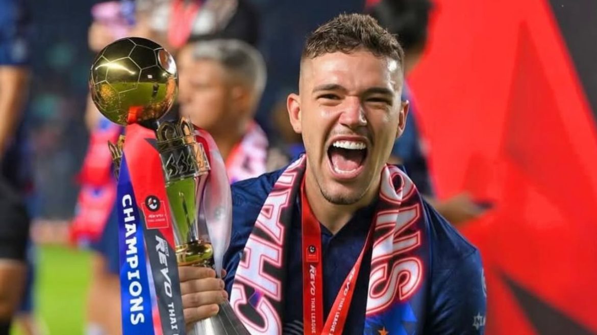 de-esquecido-no-brasil-a-rei-na-tailandia:-ex-athletico-explode-no-futebol-asiatico