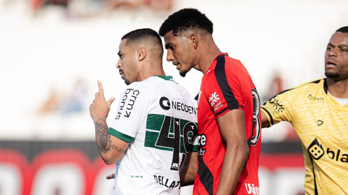 coritiba-faz-jogo-abaixo-das-expectativas-com-o-atletico-go,-mas-segue-no-g4
