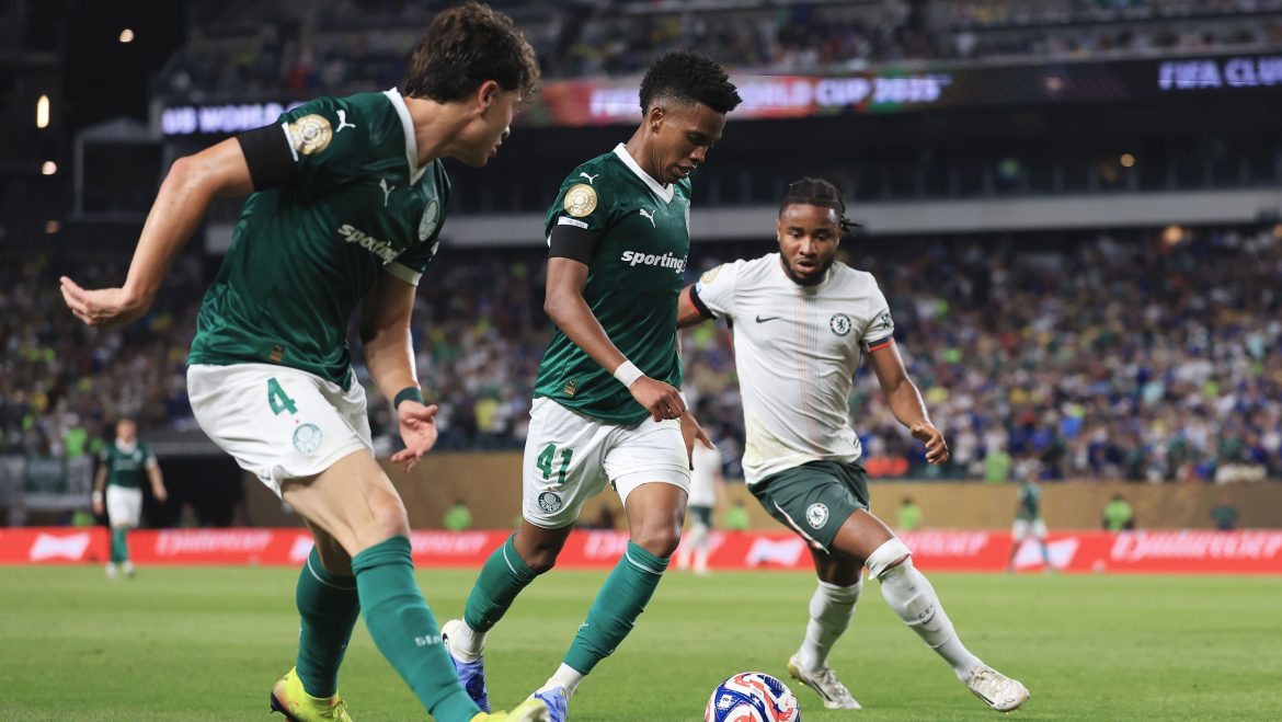 palmeiras:-estevao-marca-golaco-contra-o-chelsea,-futuro-clube,-no-mundial