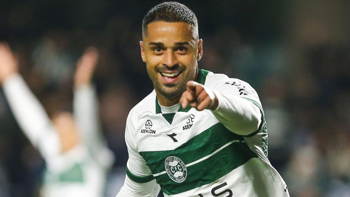 coritiba-vence-com-brilho-de-atacante-e-assume-a-lideranca-da-serie-b