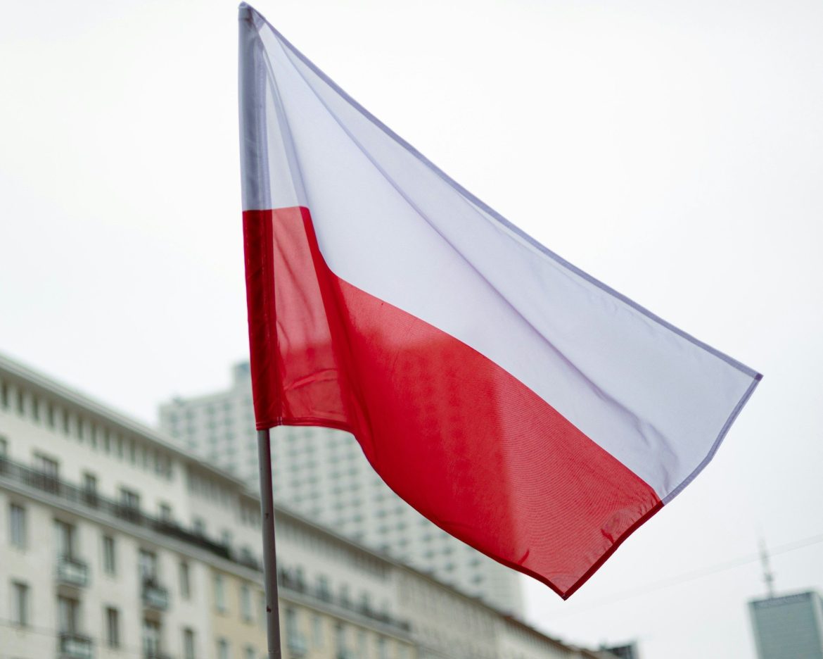 polonia-ativa-avioes-para-proteger-espaco-aereo-apos-ataques-na-fronteira