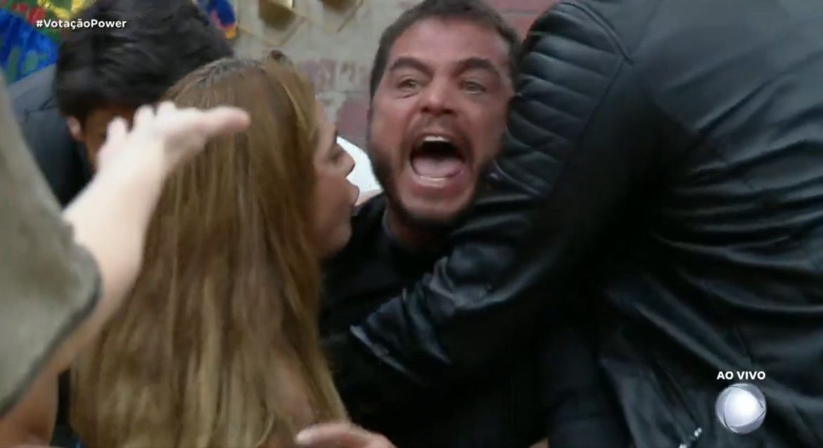 power-couple:-dhomini-e-adriana-protagonizaram-polemicas-no-reality-show