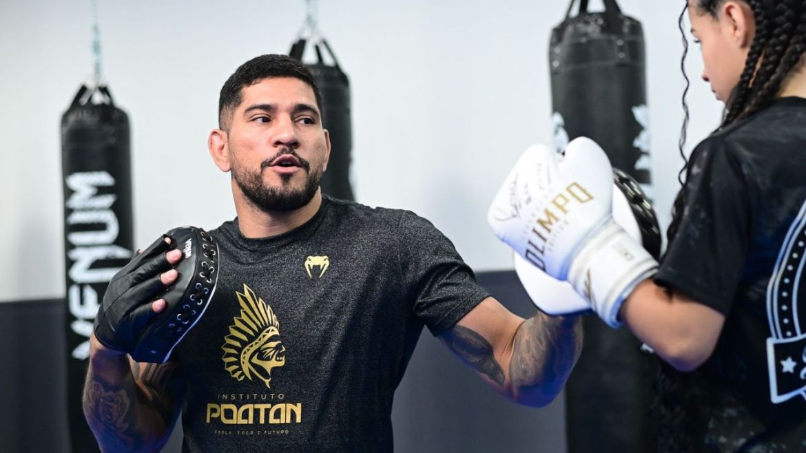 ufc:-poatan-usa-a-propria-historia-para-transformar-comunidade-onde-nasceu