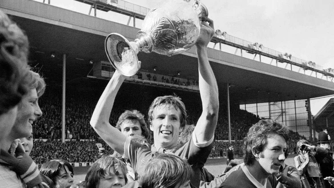 campeao-da-champions-league-pelo-liverpool-morre-aos-70-anos