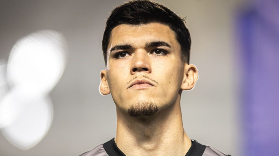 dirigente-do-coritiba-abre-o-jogo-sobre-o-futuro-do-goleiro-pedro-morisco