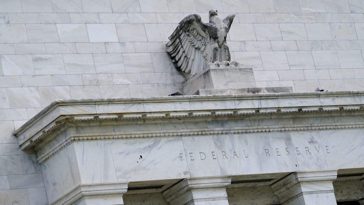 fed-mantem-juros-nos-eua-entre-4,25%-e-4,5%-ao-ano