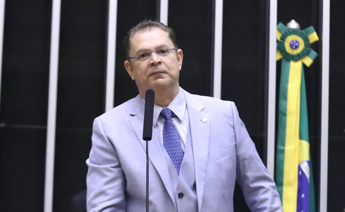 sostenes-a-cnn:-trabalho-de-eduardo-bolsonaro-nos-eua-e-legitimo