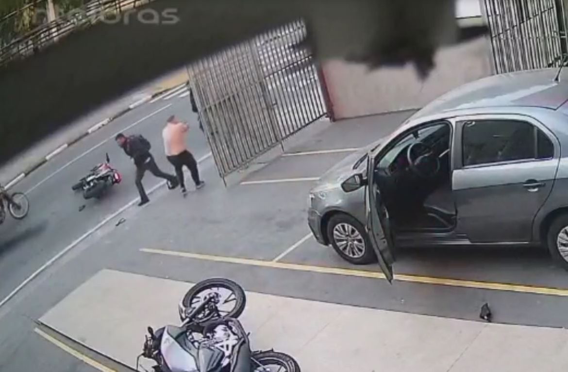 video:-suspeito-e-baleado-apos-policial-de-folga-reagir-a-assalto-em-osasco
