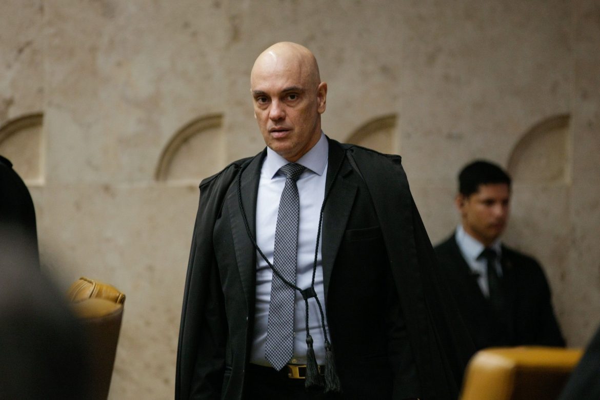 moraes-determina-reforco-de-policiamento-na-casa-de-bolsonaro