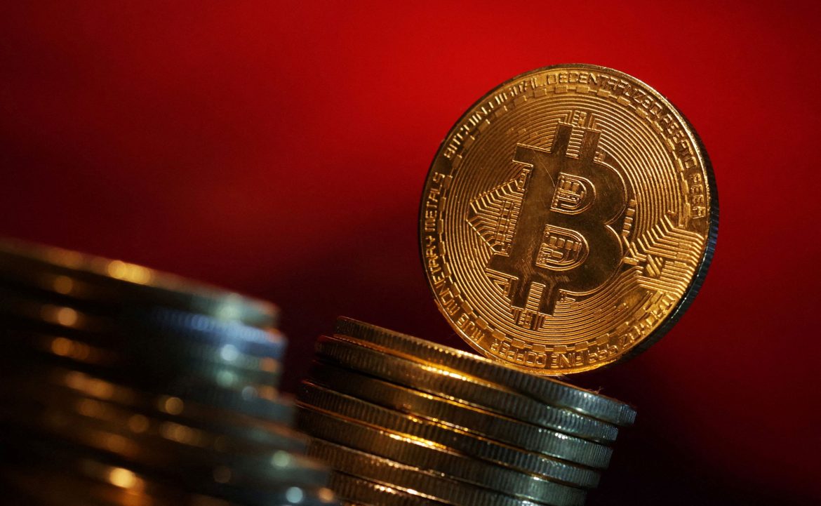criptomoedas:-bitcoin-opera-em-alta-com-expectativa-de-cortes-do-fed