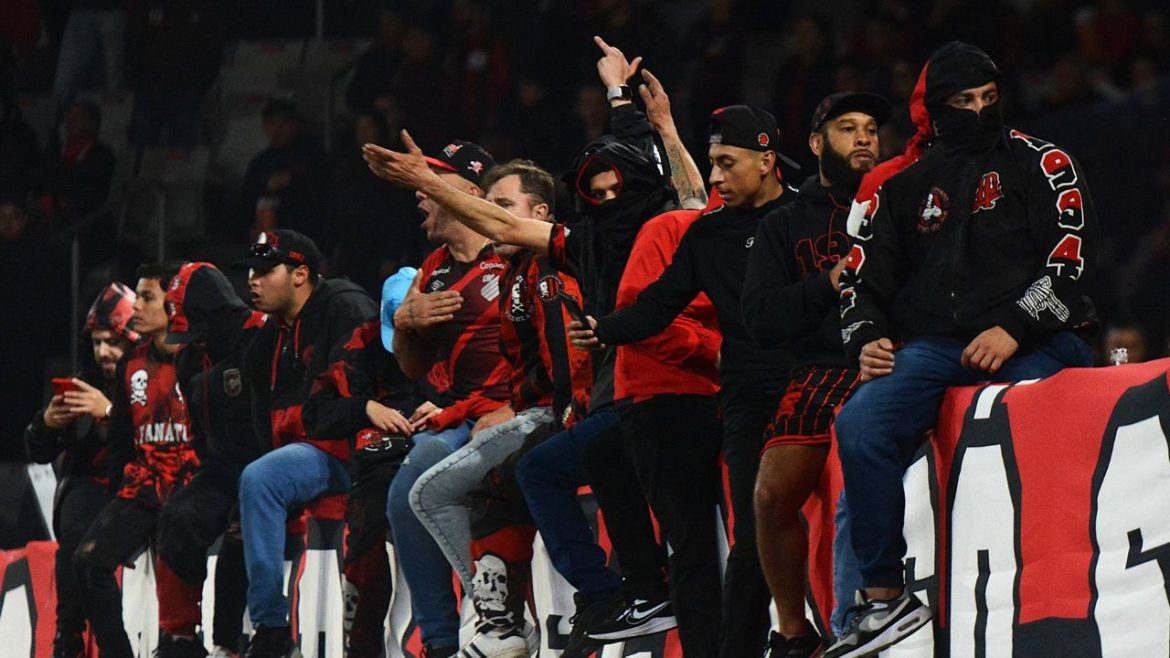 athletico-x-corinthians-teve-torcedor-do-furacao-preso-por-injuria-racial