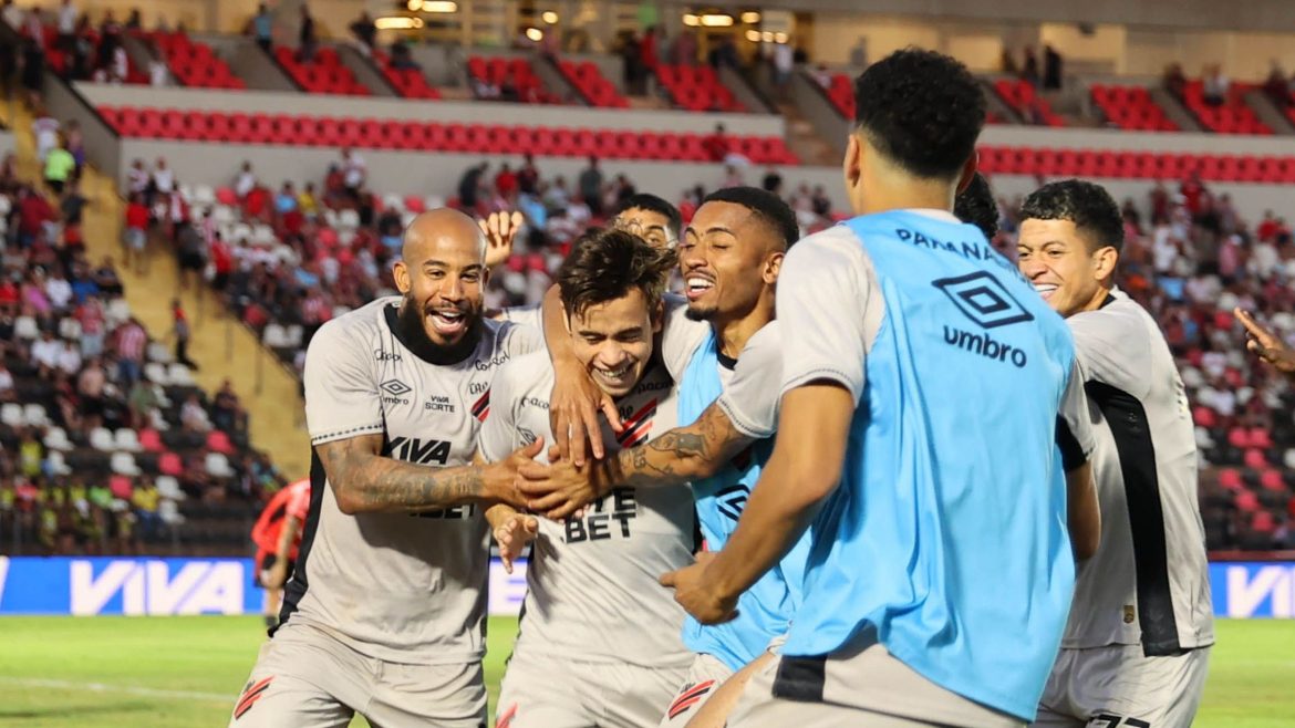 serie-b:-com-reta-final-maluca,-athletico-pr-bate-botafogo-sp-e-cola-no-g4
