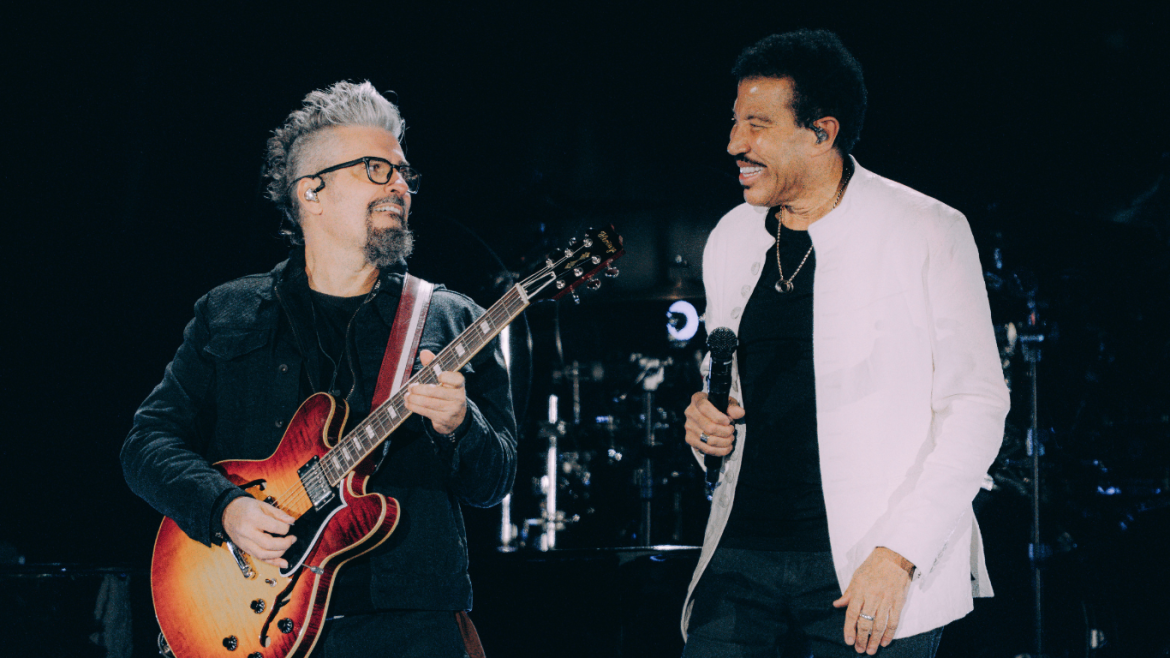 show-de-lionel-richie-no-the-town-tera-guitarrista-brasileiro;-conheca
