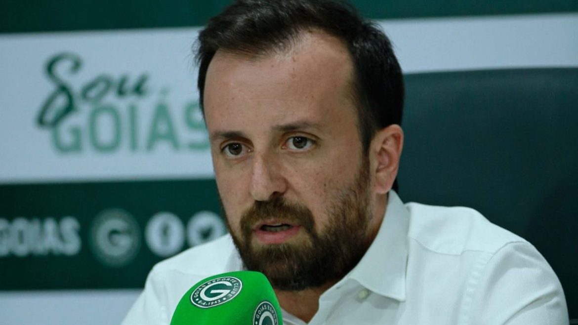 diretor-do-goias-ameaca-jogador-do-coritiba:-“vou-estragar-a-carreira-dele”