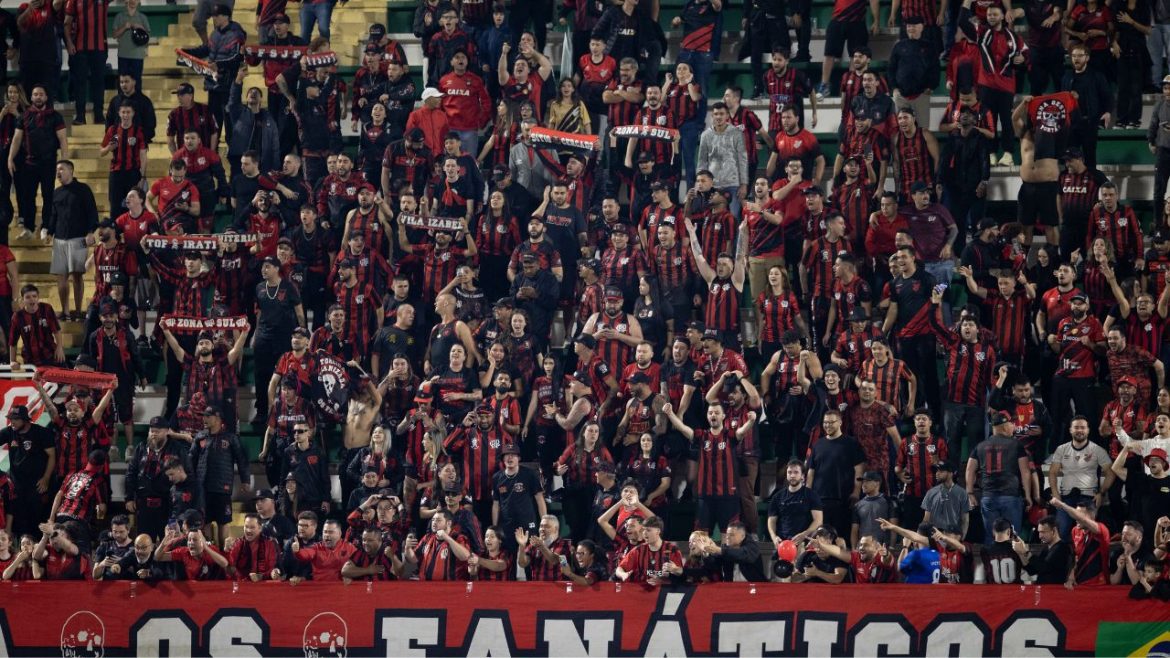 tecnico-convoca-torcida-do-athletico,-mas-nao-cita-proibicao-a-organizada:-“momento-de-uniao”