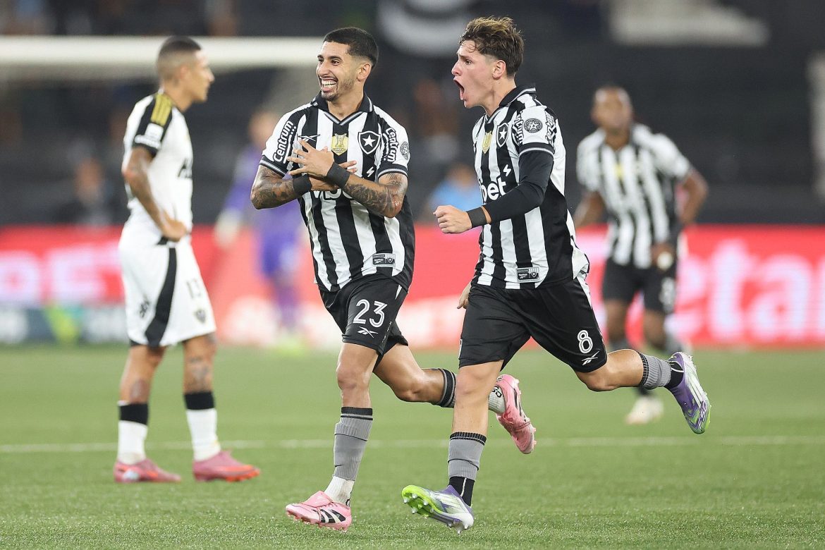 botafogo-vence-atletico-mg-no-brasileiro-com-brilho-de-dupla-estrangeira
