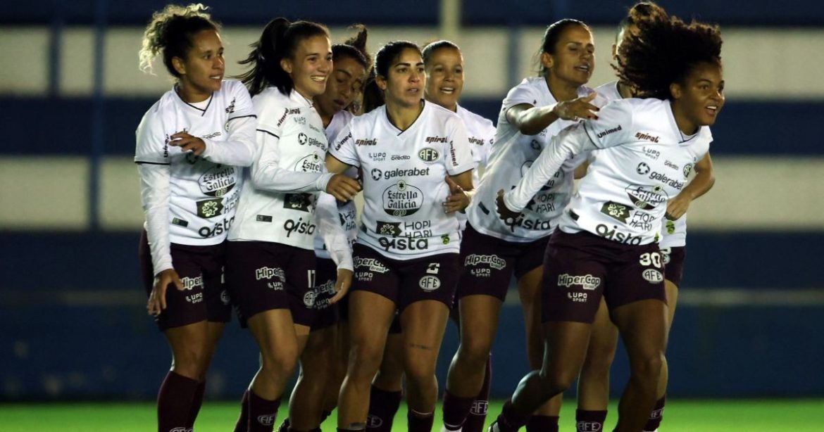 ferroviaria-vence-o-internacional-e-vai-a-semi-da-copa-do-brasil-feminina