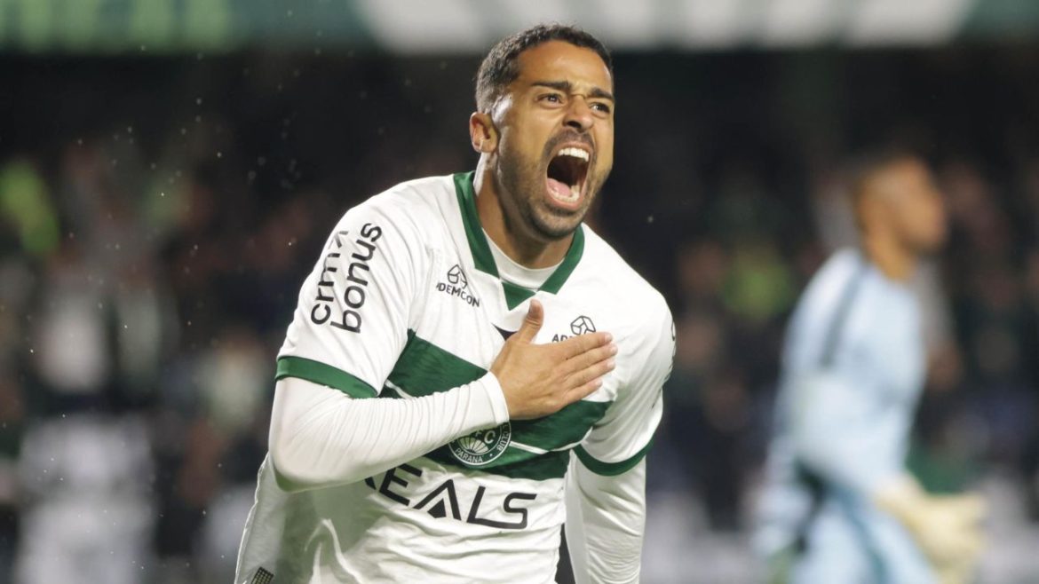 coritiba-dispara-na-lideranca-da-serie-b-e-fica-perto-do-acesso