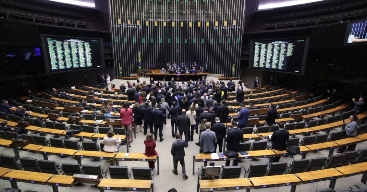 camara-aprova-projeto-com-regras-para-atuacao-de-influenciadores-mirins