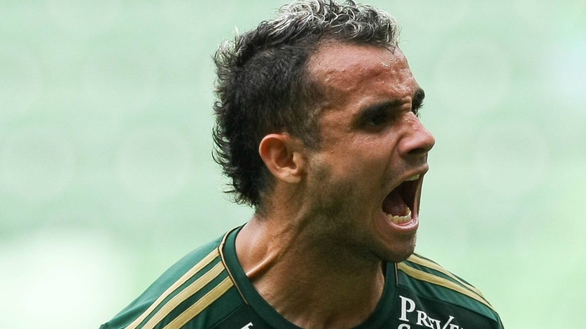 atacante-ex-athletico-anuncia-aposentadoria-aos-37-anos