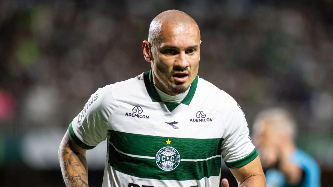 coritiba-negocia-permanencia-de-zagueiro-para-2026