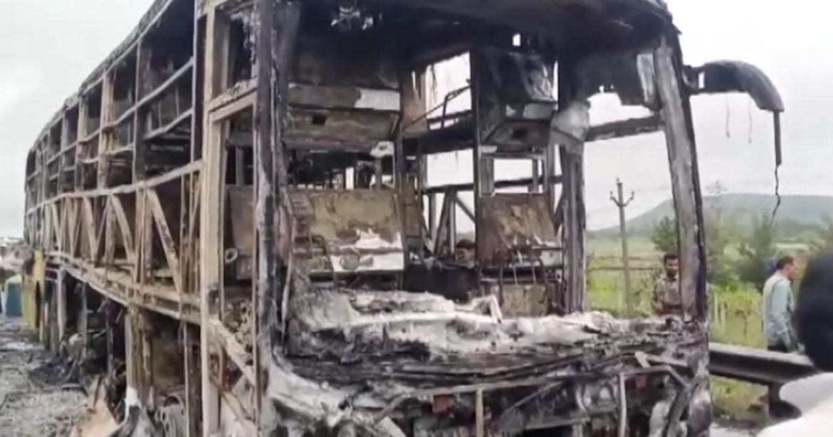 incendio-em-acidente-de-onibus-deixa-20-mortos-india,-diz-midia-local
