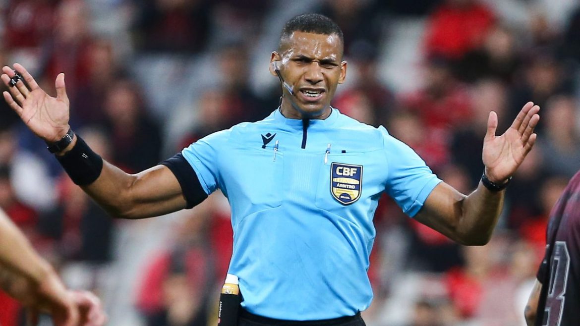 para-expulsao?-falta-dura-em-athletico-x-amazonas-gera-polemica