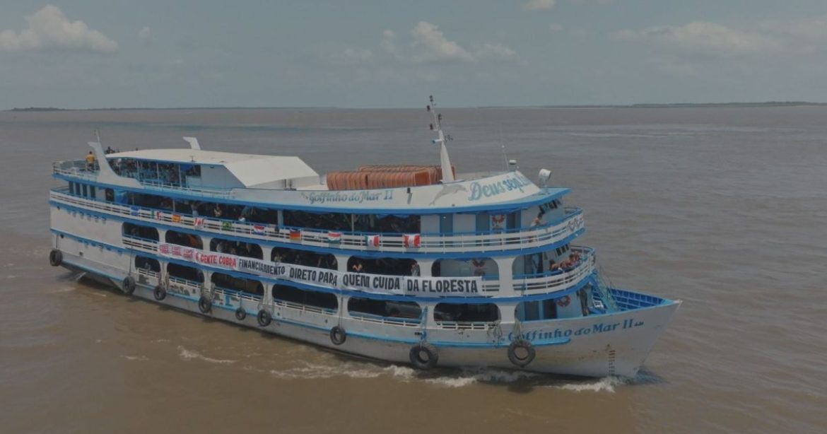 caravana-latino-amazonica-chega-de-barco-a-cop30-em-belem