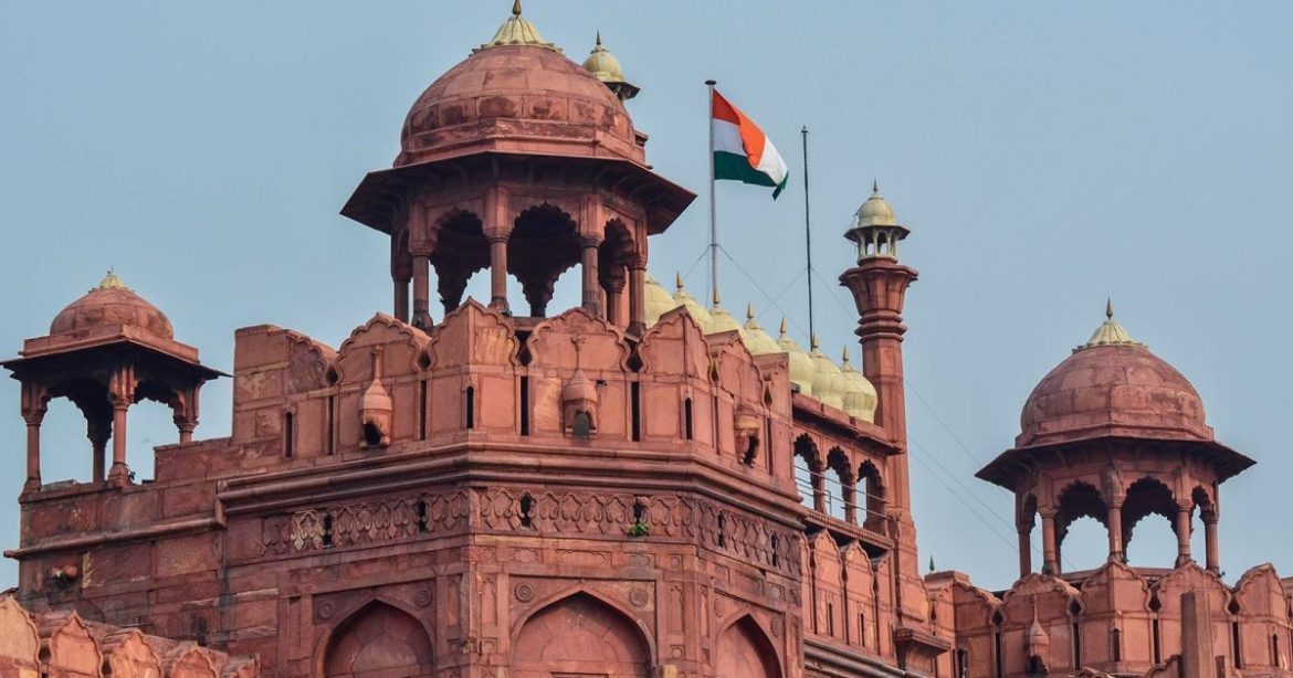 explosao-em-nova-delhi-deixa-oito-mortos-perto-de-ponto-turistico