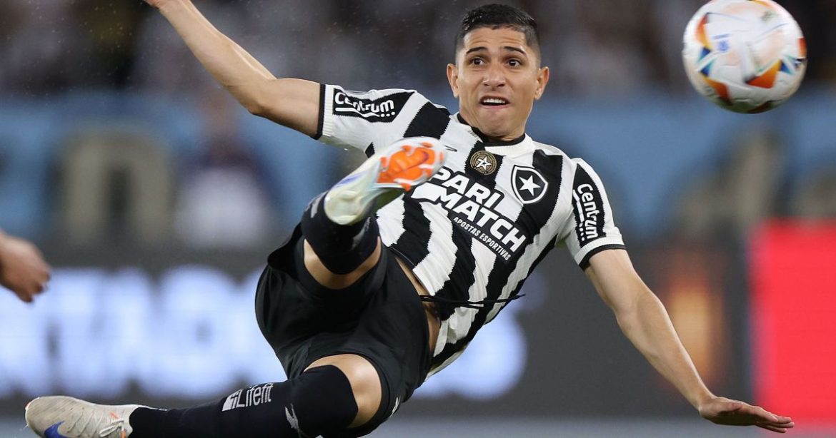 titular-do-botafogo-e-liberado-de-amistoso-na-data-fifa-e-reforca-equipe