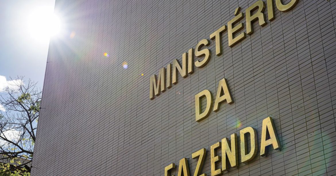 fazenda-revisa-pib-para-2,2%-e-inflacao-a-4,6%-em-2025