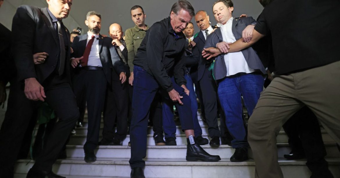 tornozeleira-de-bolsonaro:-policia-fara-pericia-para-identificar-danos