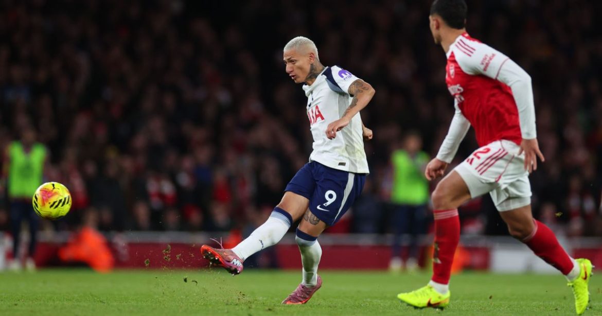 richarlison-faz-pintura,-mas-ve-o-tottenham-ser-goleado-pelo-rival-arsenal