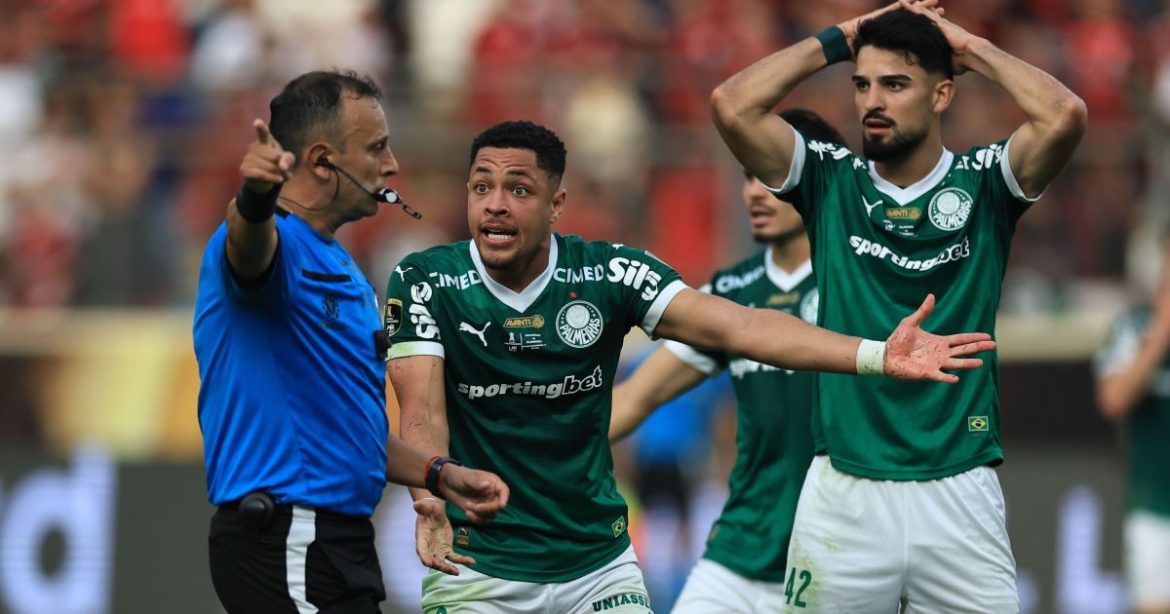 michel-bastos-e-direto-sobre-2025-do-palmeiras:-“um-ano-de-fracassos”